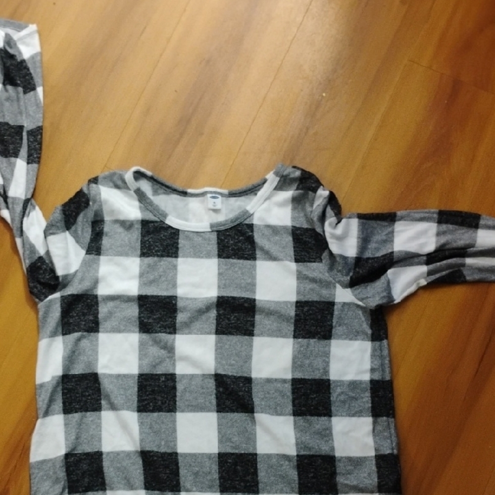 Old Navy Black and White Long Sleeve Tee